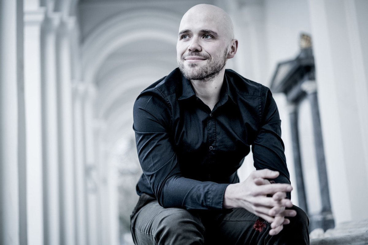 (GLASBENO-PLESNI PROJEKT) Dih pevca in vonj plesalca