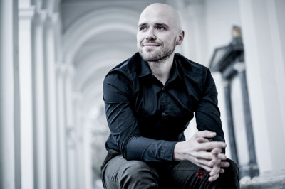 (GLASBENO-PLESNI PROJEKT) Dih pevca in vonj plesalca