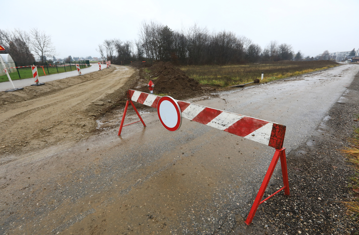 (FOTO) Zaradi izgradnje Limbuške obvoznice vožnja po Ilichovi ni več mogoča