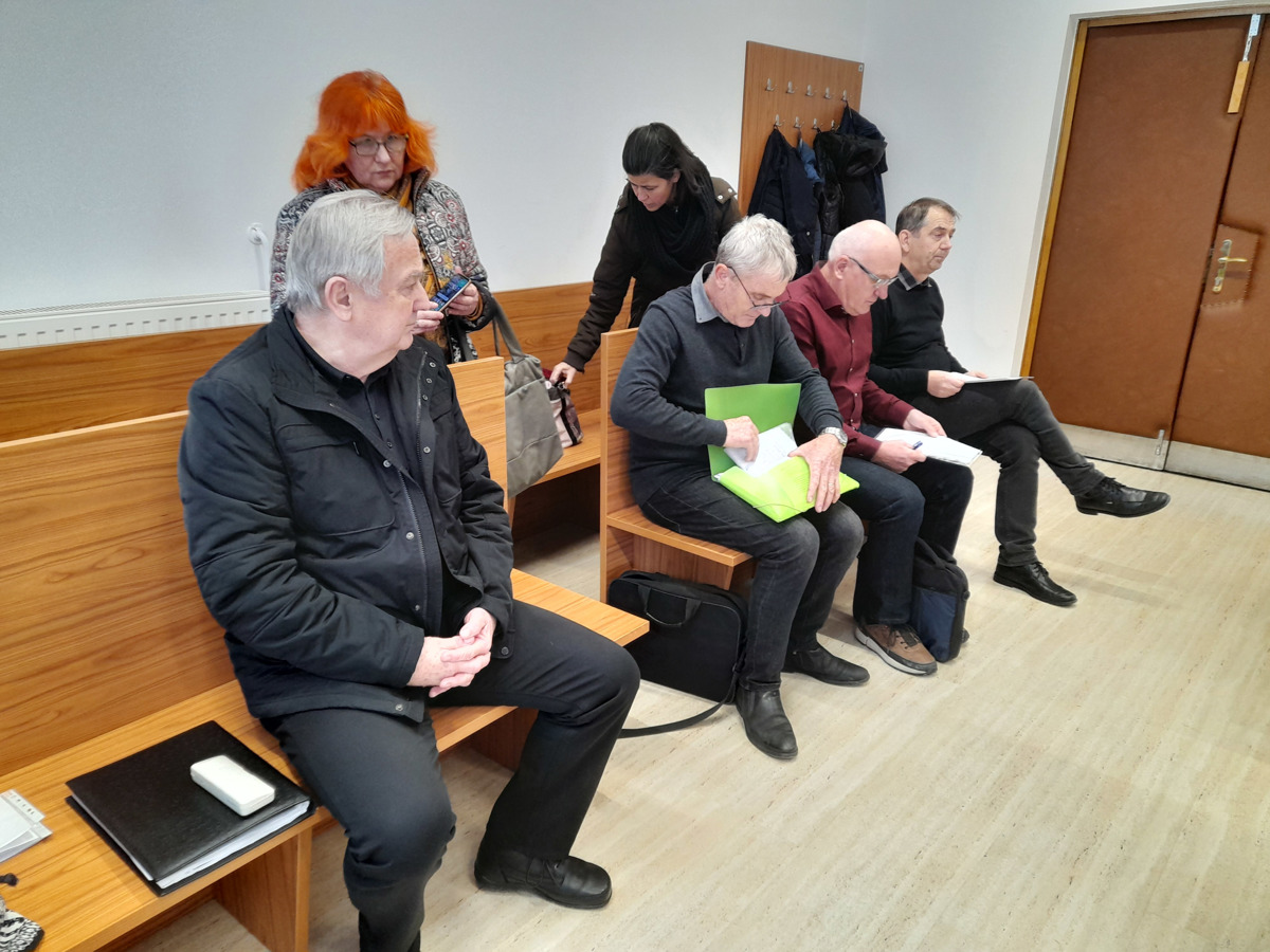 Sedem let po smrtni nesreči deklice izvedenci razbremenili obdolžene opustitve nadzorstva v cestnem prometu