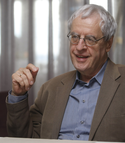 (V SPOMIN) Charles Simic (1938-2023)