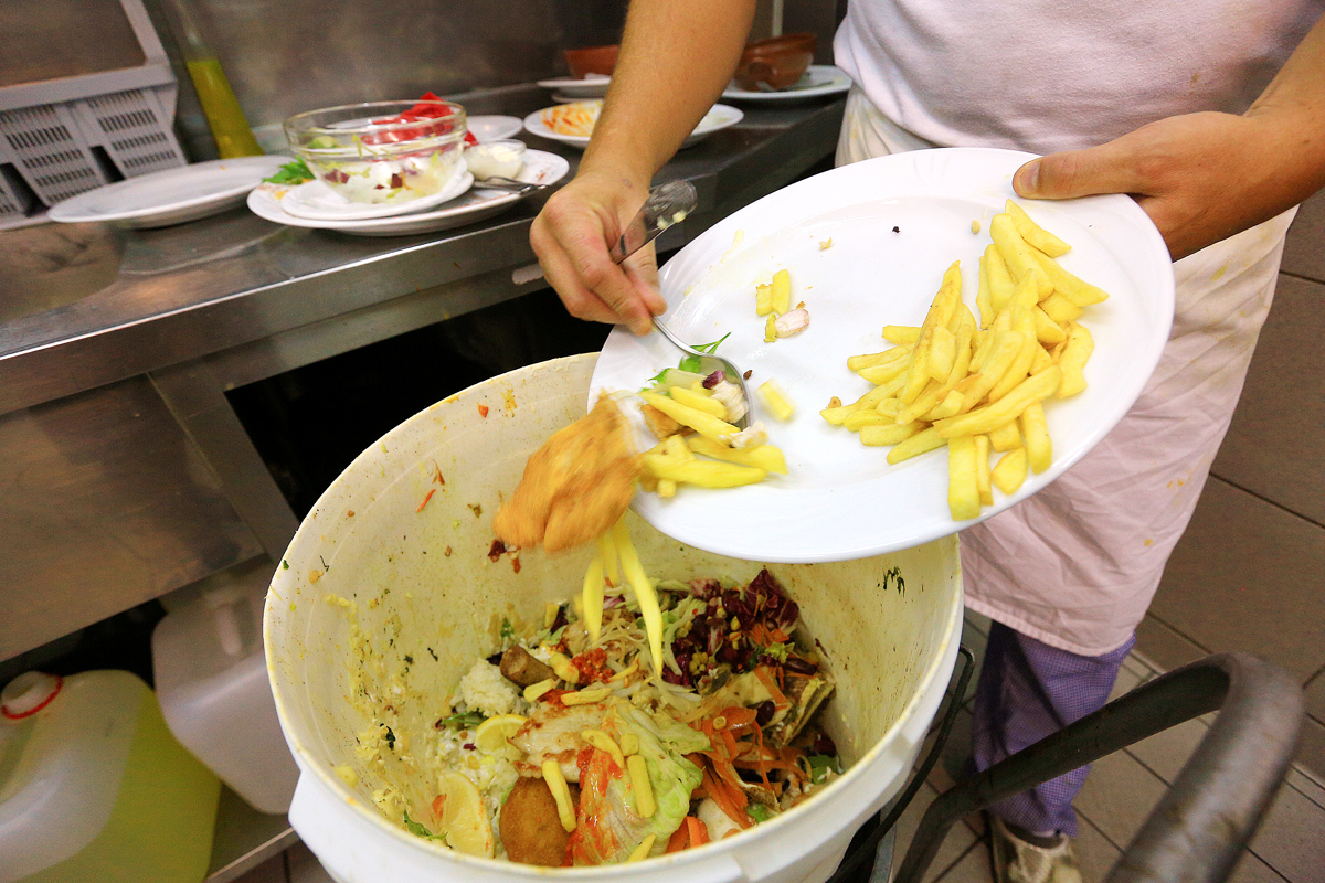 Prebivalec Slovenije lani povprečno zavrgel 64 kilogramov hrane