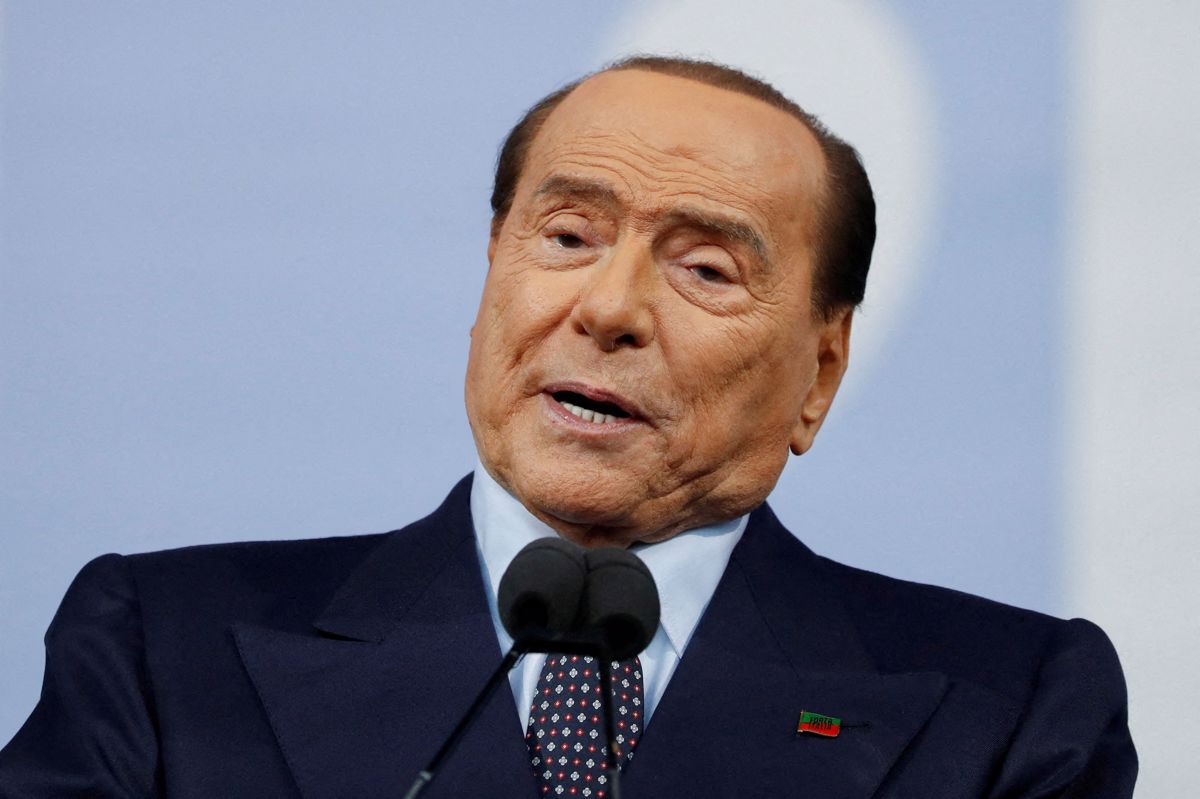 Berlusconi oproščen korupcijskih obtožb glede spornih zabav