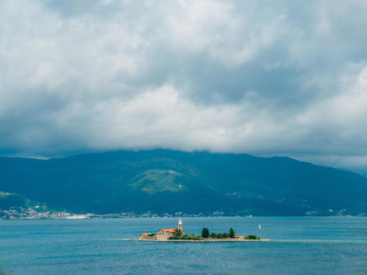 Otok v Črni gori na prodaj za 80 milijonov evrov