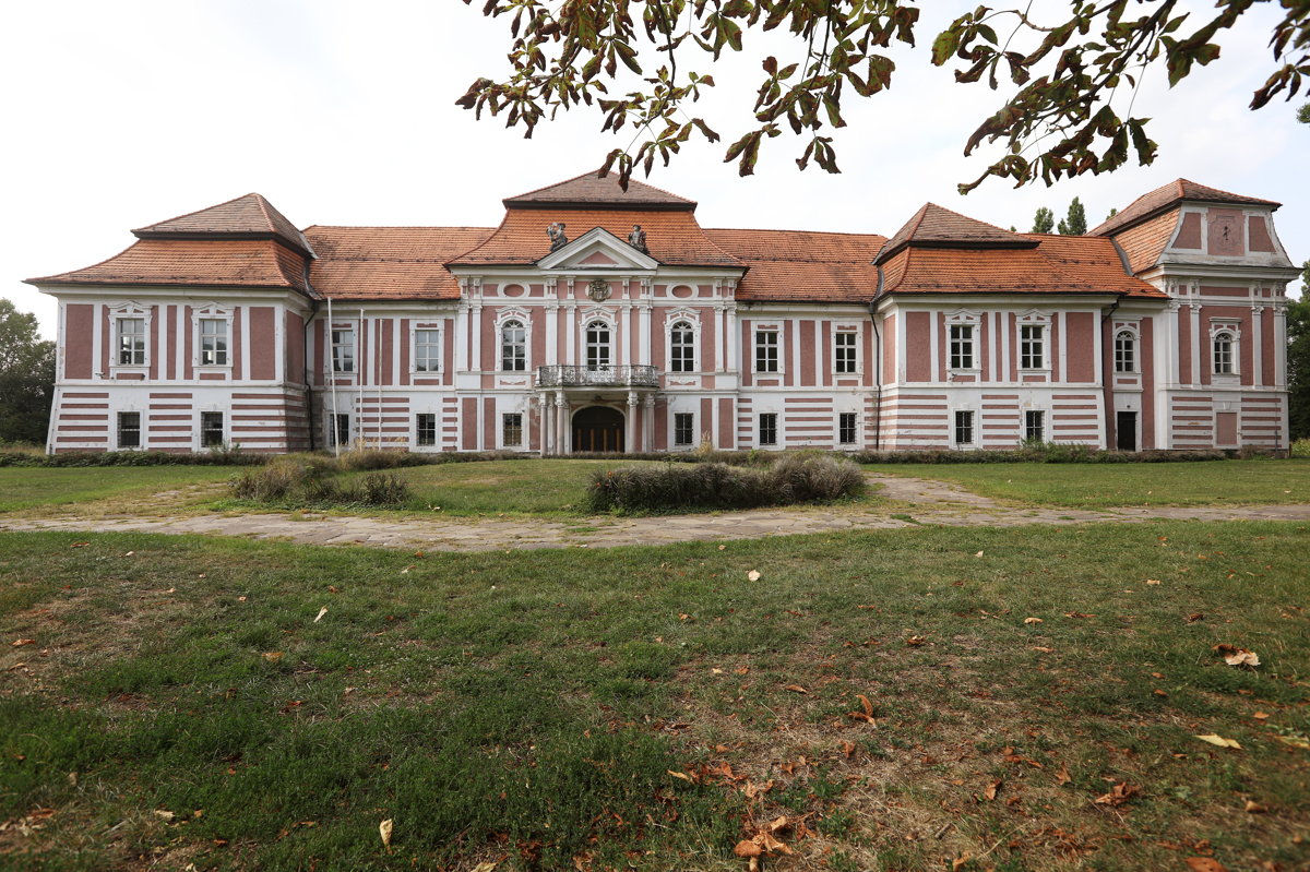 Bo dvorec Betnava še devet let propadal?