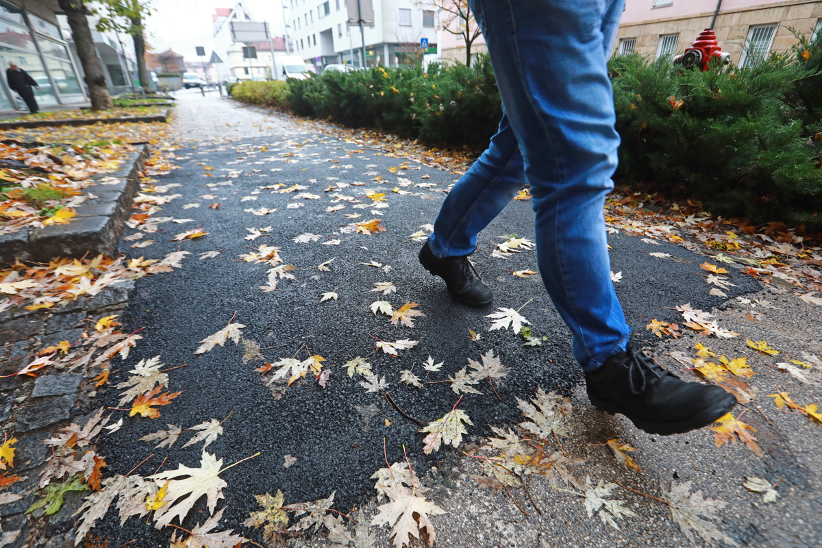 Pri Nigradu sanirali kolesarsko stezo, za kar najprej "ni bilo denarja"