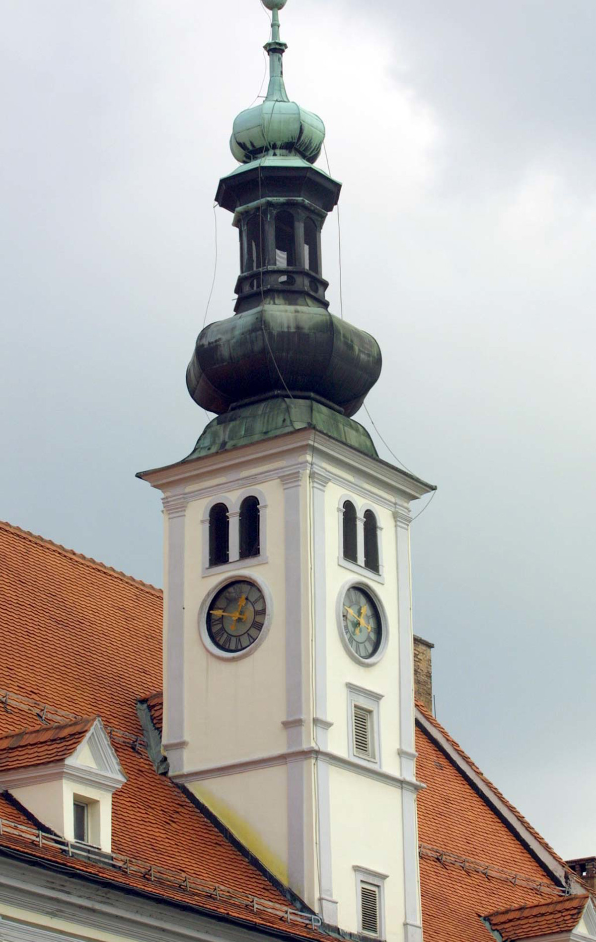 Ura na Rotovžu bo še netočna