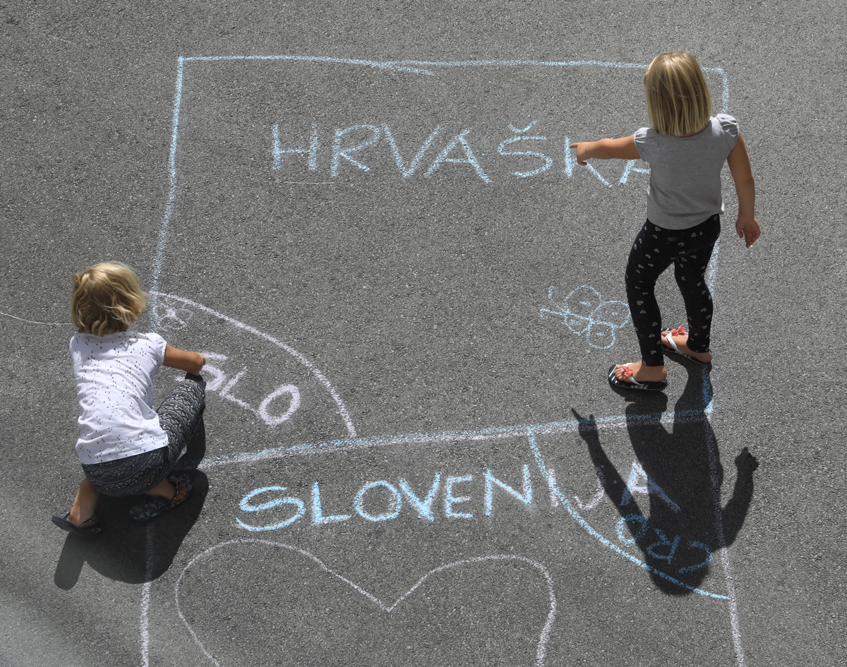 (POGLED) Ko se države tožijo …