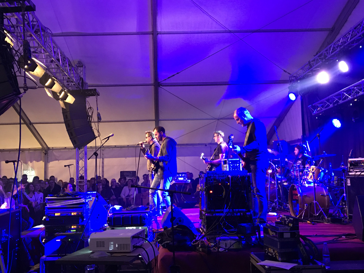 "Pubeci, kol'kokrat lahko rečete pupi poleg sebe 'Samo tebe te imam'"