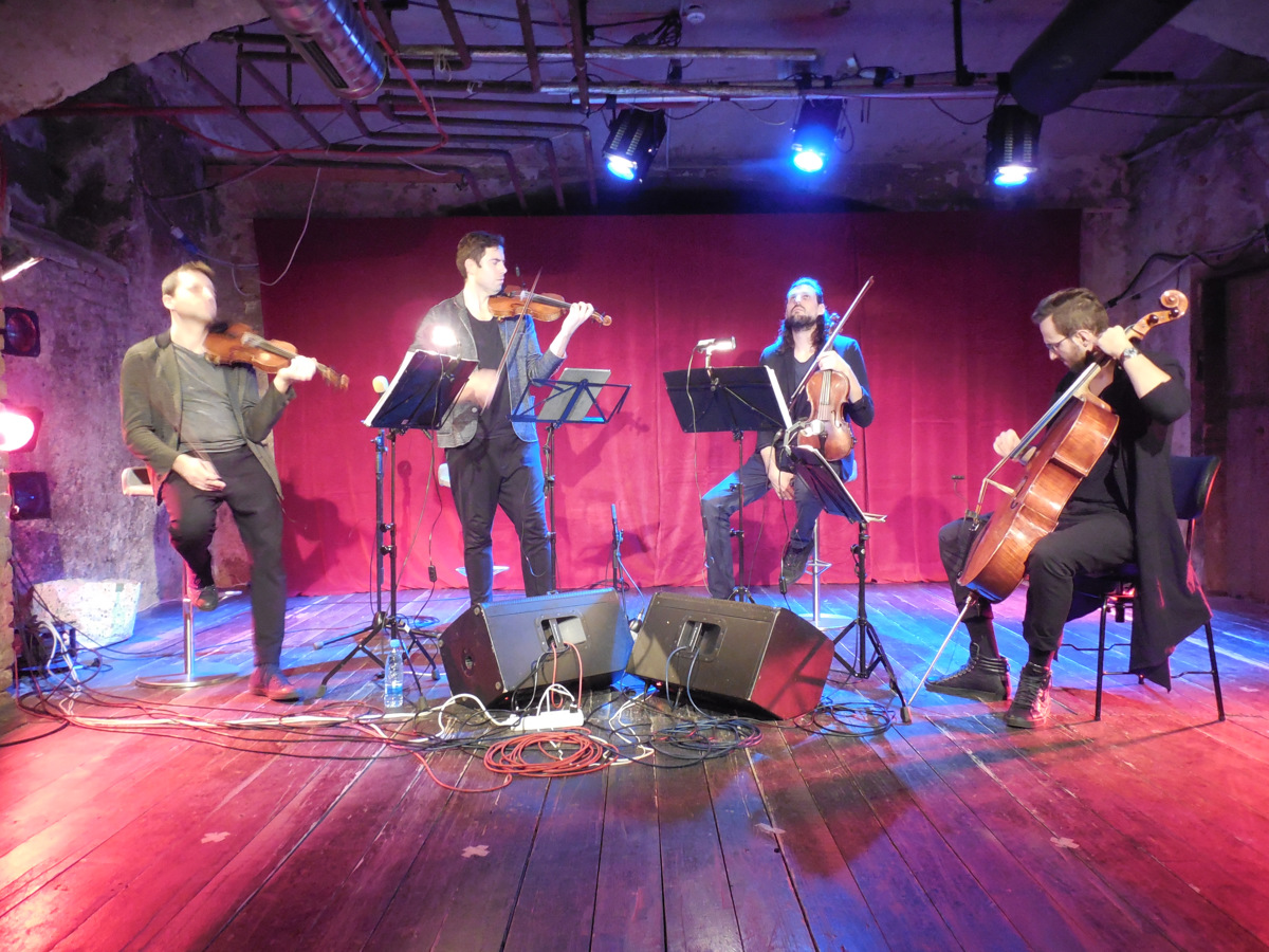 Atom String Quartet: jazzovska izdaja klasične zasedbe