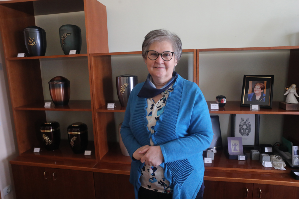 Pogrebi dražji tudi zaradi boja za pokojnike? "To je davek, če ne umreš v domači postelji"