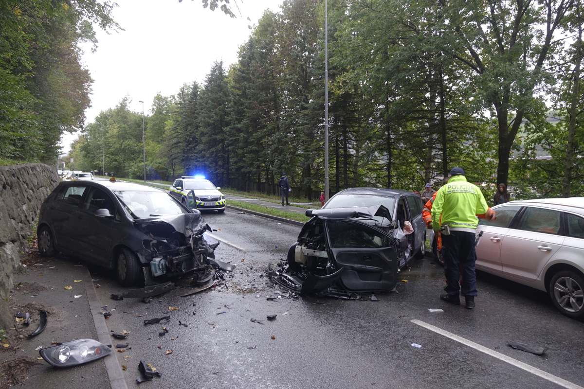 (FOTO) Ravne: Umrl voznik, ki je pred mesecem dni povzročil nesrečo treh vozil
