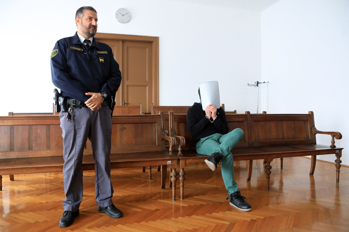 Znanca prodajal kot spolnega sužnja