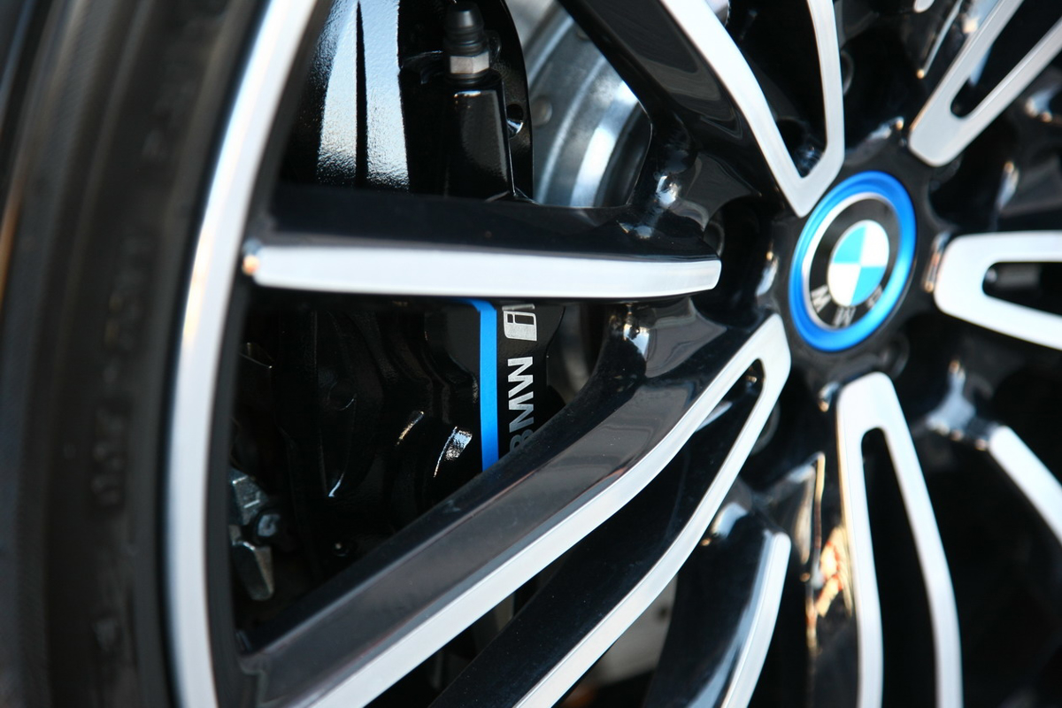 BMW zaradi napake, ki lahko privede do vžiga, vpoklical več kot milijon vozil