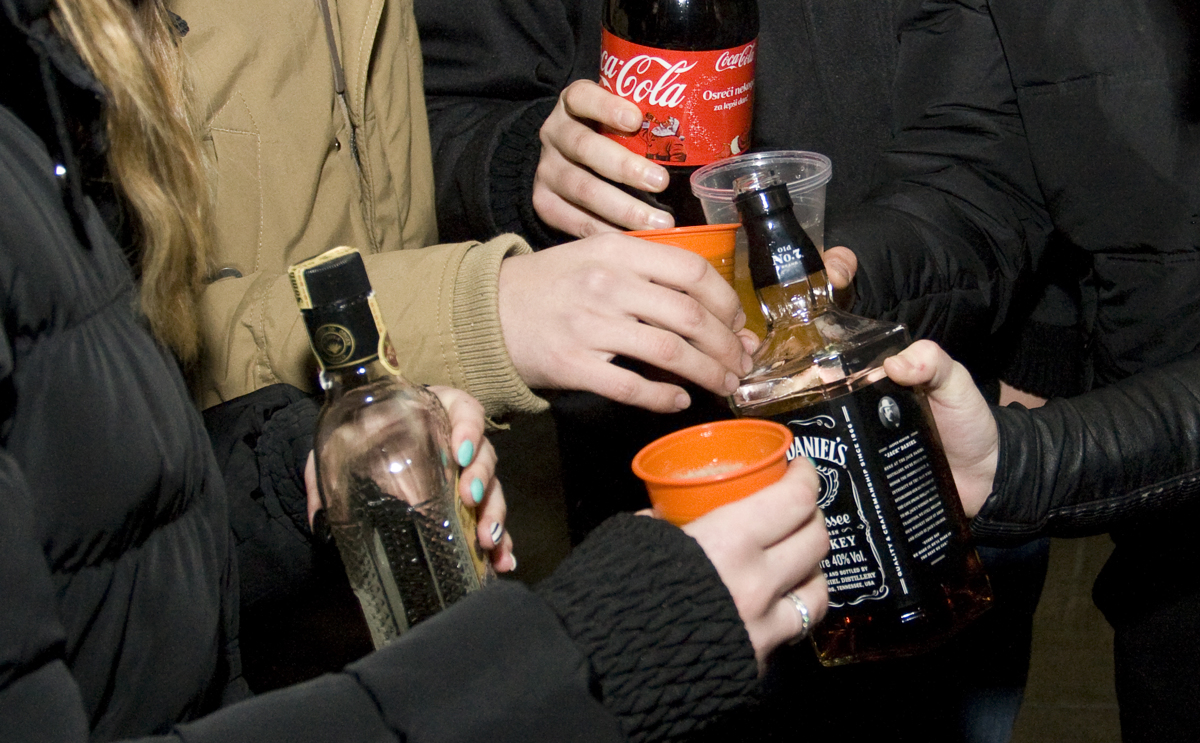 Policija predlaga inšpekcijo za lokale, ki so točili alkohol mladoletnim