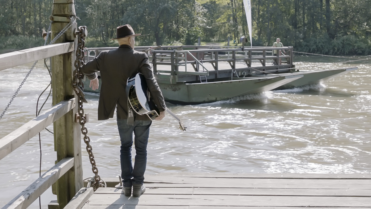 Kreslin kot široka in globoka panonska reka