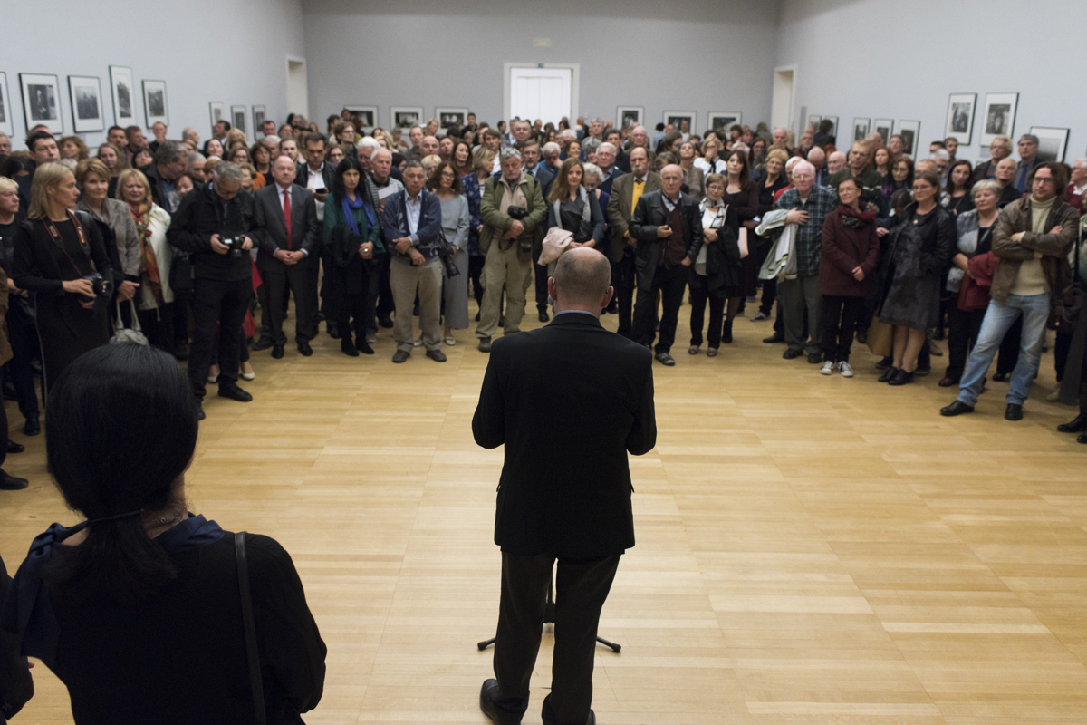 Dva avtobusa Ptujčanov in 180 podarjenih fotografij