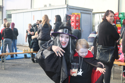 Z otroškimi pripravami na noč čarovnic kažejo, da niso samo divjaki v 