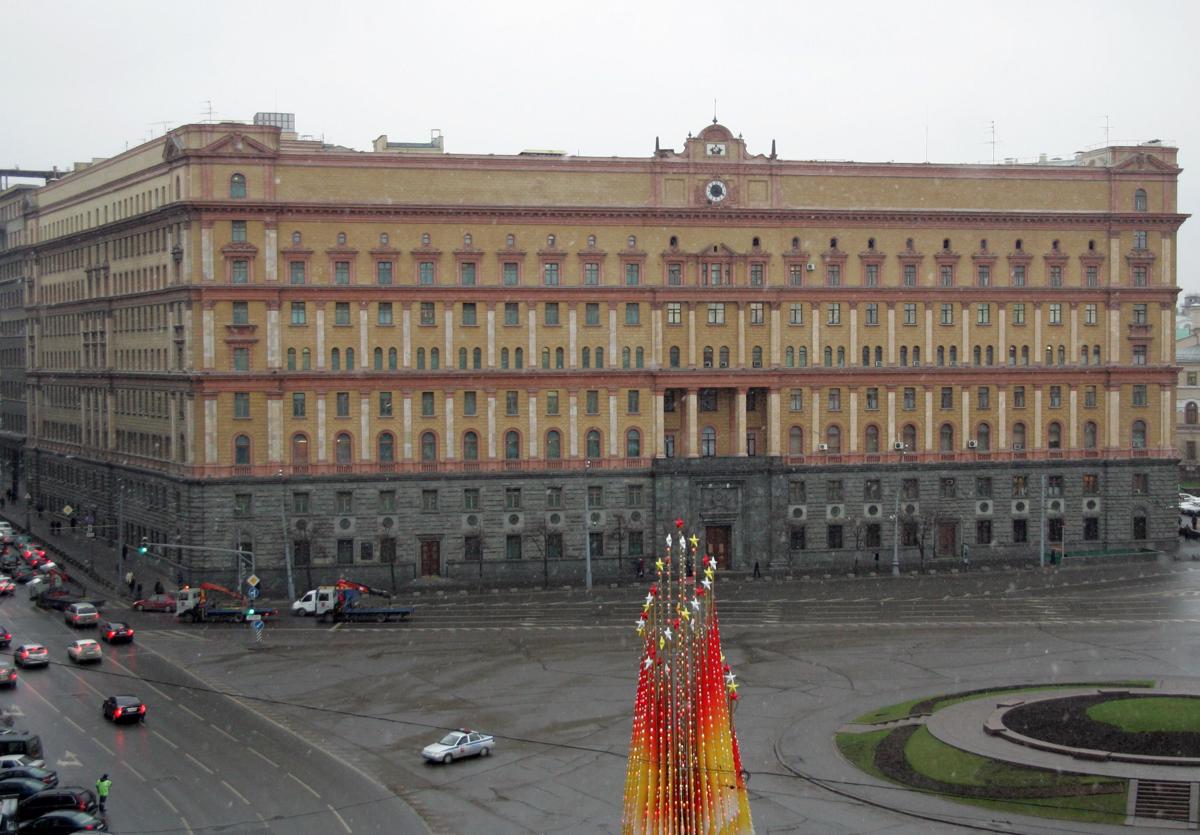 Eksplozija v zgradbi ruske obveščevalne službe: Umrl najstnik