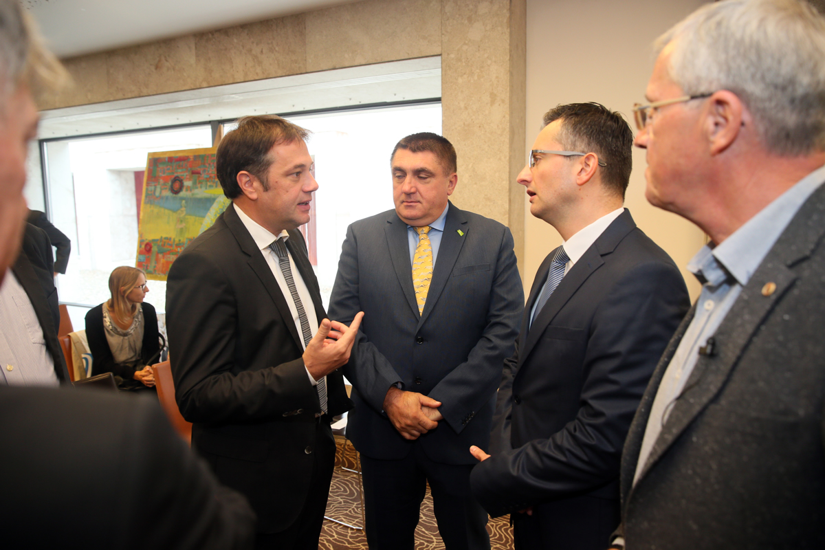 Vlada in občine dosegle dogovor o povprečnini, višine ne razkrivajo