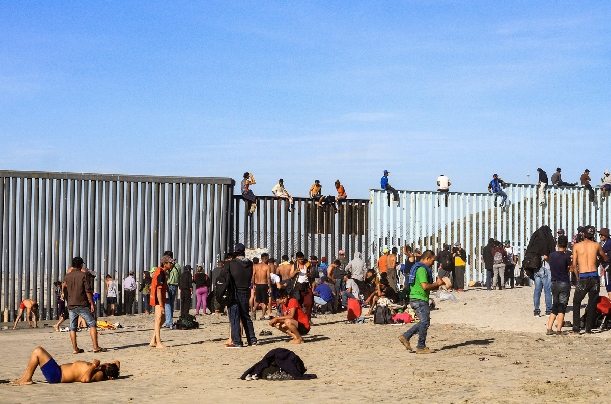 Srednjeameriški migranti že na meji z ZDA