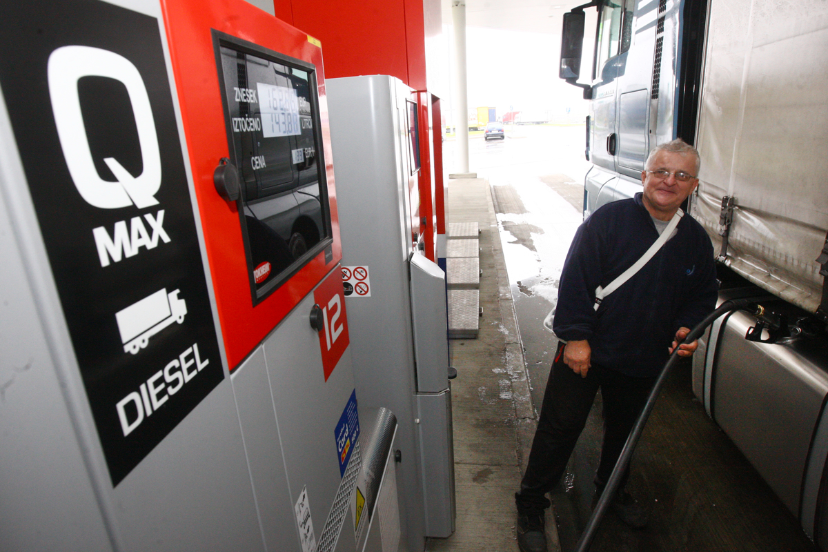 Bencin in dizelsko gorivo se bosta pocenila