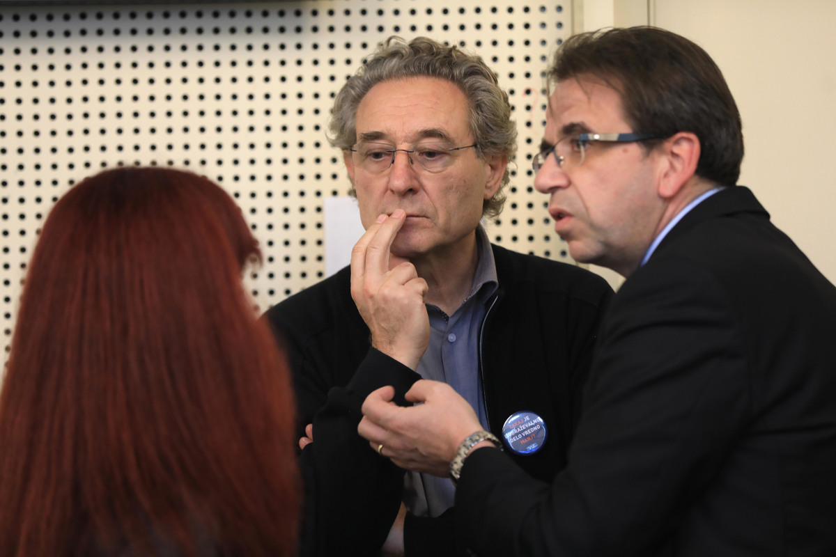 Dosežen dogovor s šolniki in zaposlenimi v zdravstvu ter socialnem varstvu