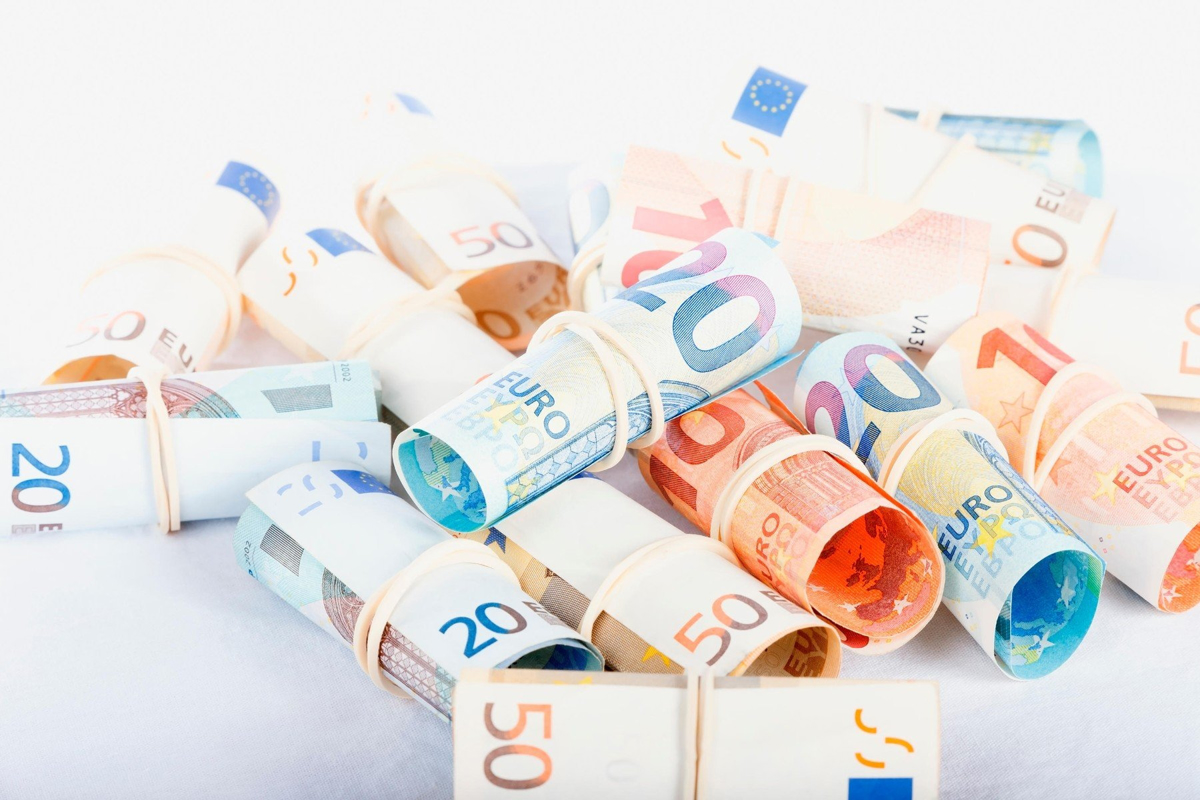 Poslanci so zavrnili predlog DS za povrnitev denarja, ki je končal v davčnih oazah