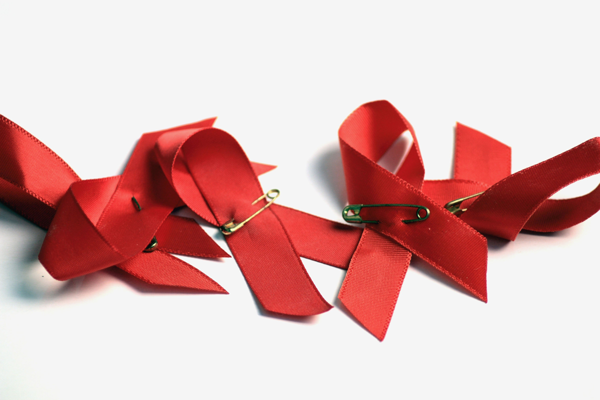 Teden testiranja pred 1. decembrom: Če se oseba s hiv zdravi, virus ni prenosljiv