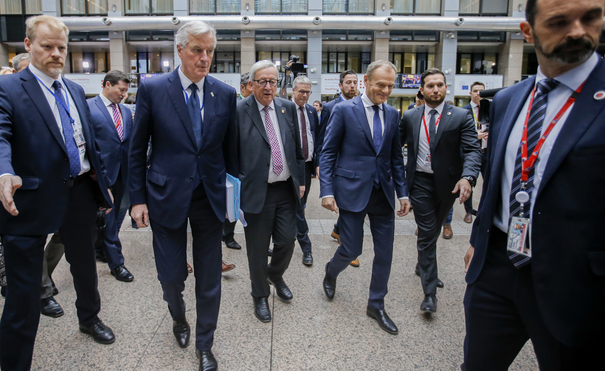 Šarec o dogovoru o brexitu: "Nekje na pol padca smo odprli padalo"