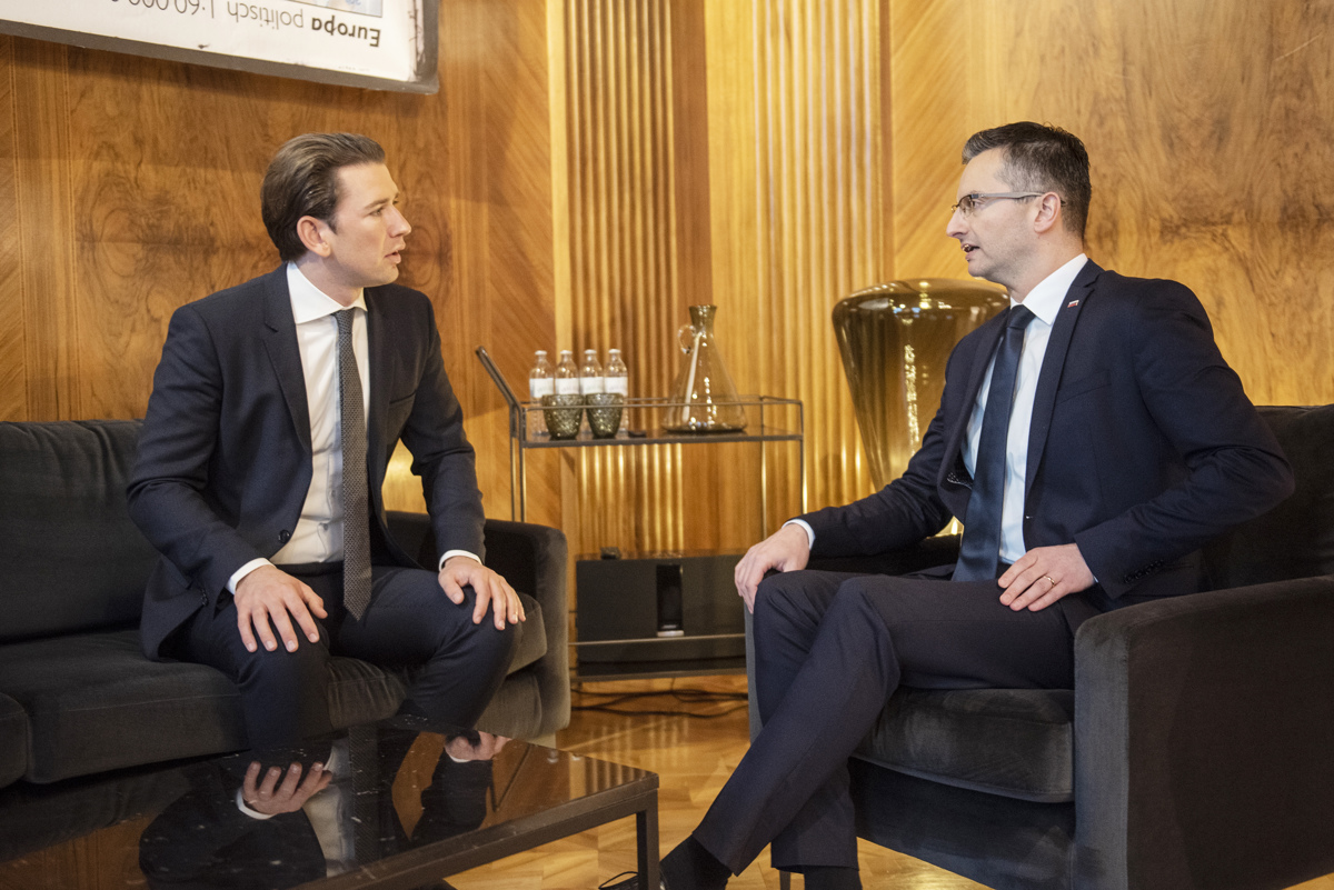 Premier Šarec na Dunaju: Nadzor na meji zavoljo napačnih odločitev