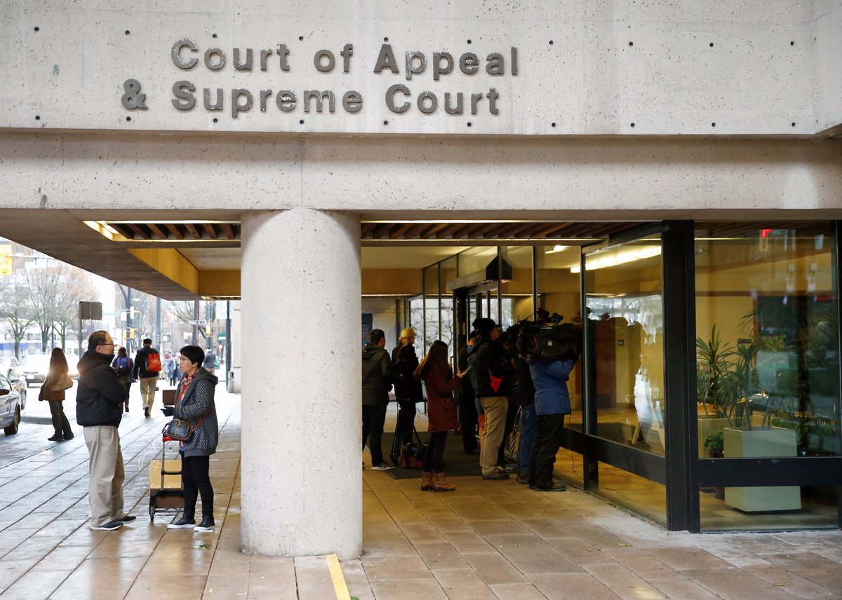 Kanada direktorico Huaweia izpustila na prostost proti milijonski varščini