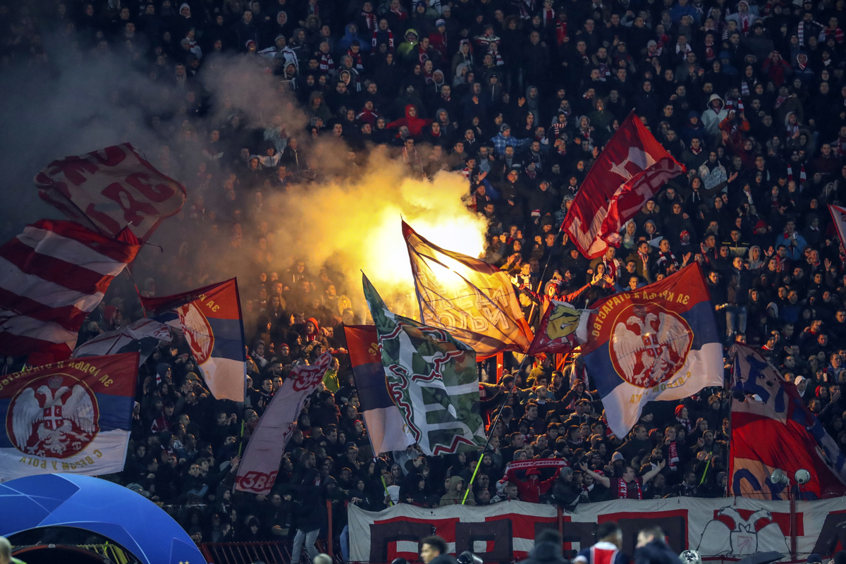 (VIDEO) Zanimiv preobrat, proti Vučiću tudi navijači Crvene zvezde: Vzklikali so pumpaj, pumpaj!