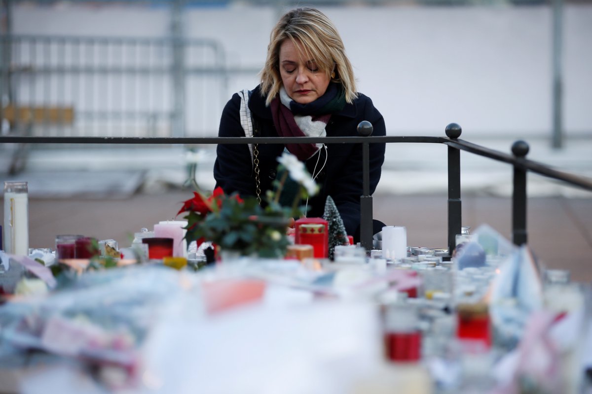 Strasbourg: Danes umrl moški, ki je bil po napadu možgansko mrtev