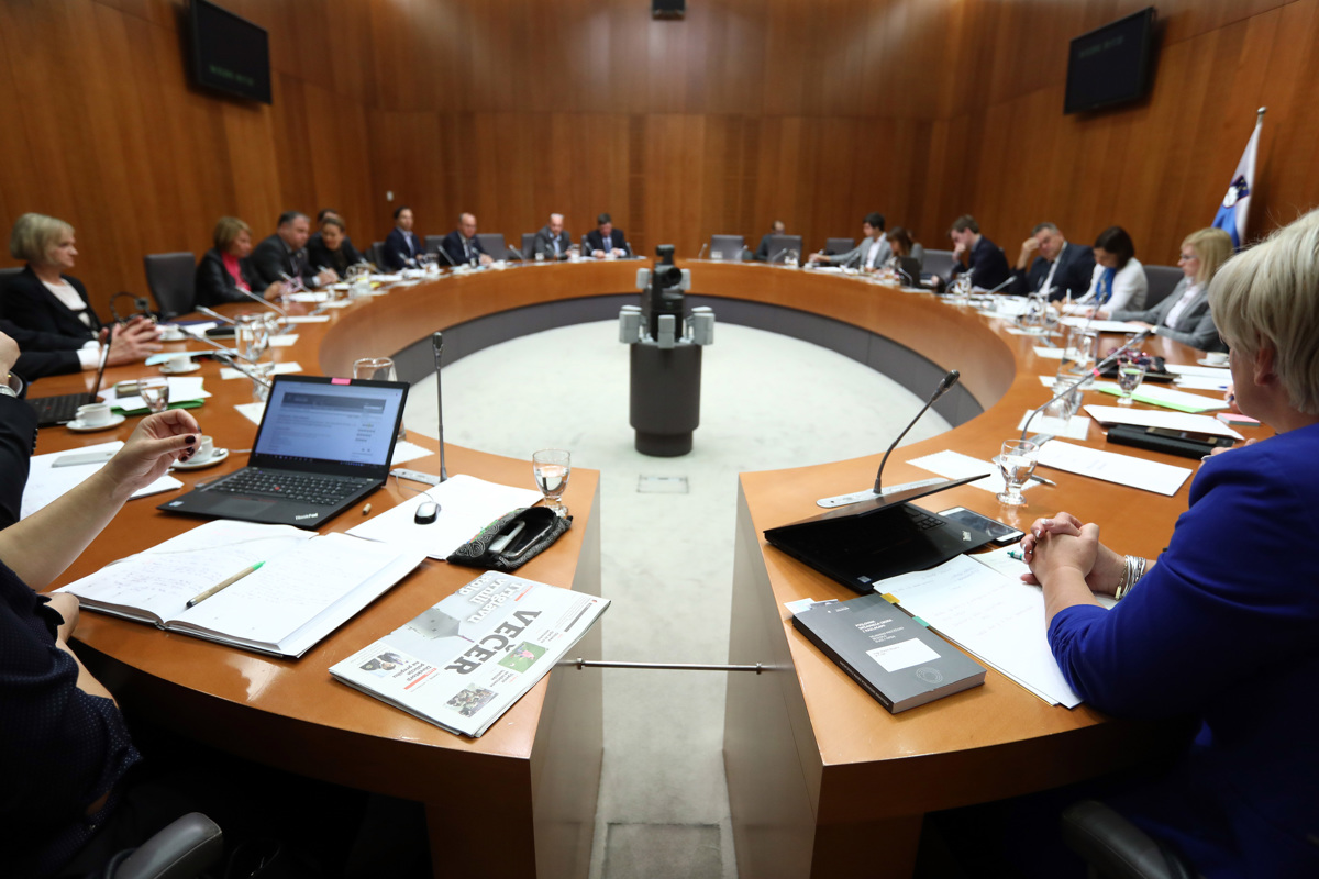 DZ potrdil novelo zakona o minimalni plači