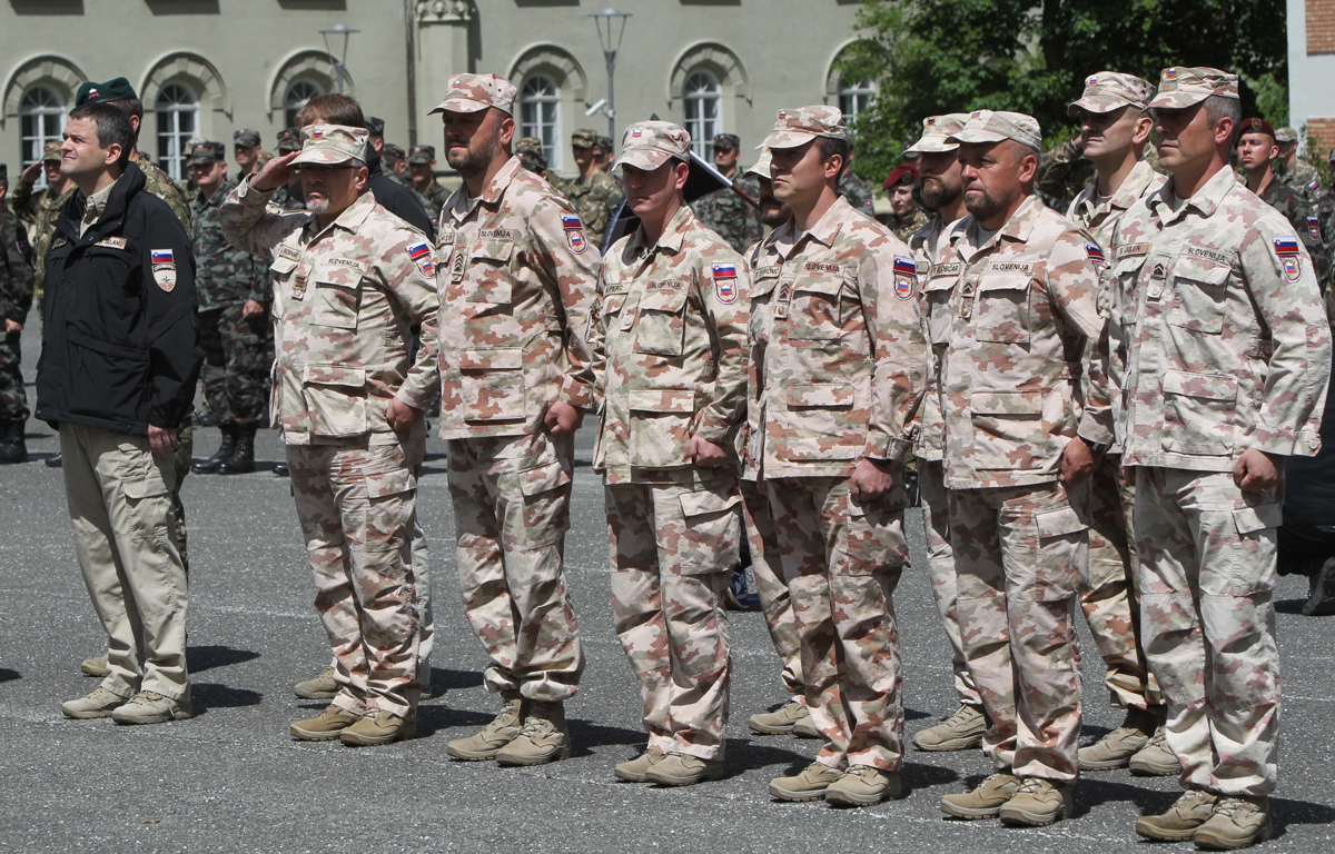 Premier o nakupu štirikolesnikov: Po Afganistanu ne gre s kolesom ali peš