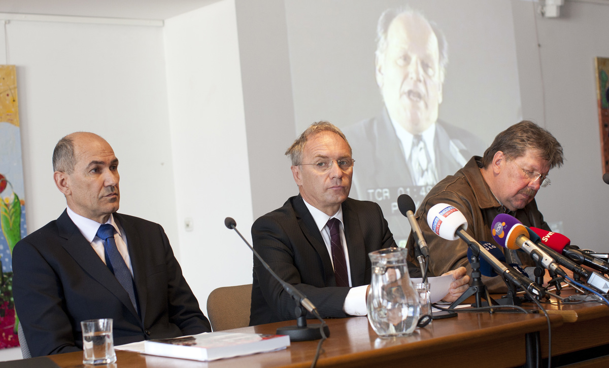 Kdo je v večji zadregi? Predsednik VSO Hojs piše premierju Šarcu