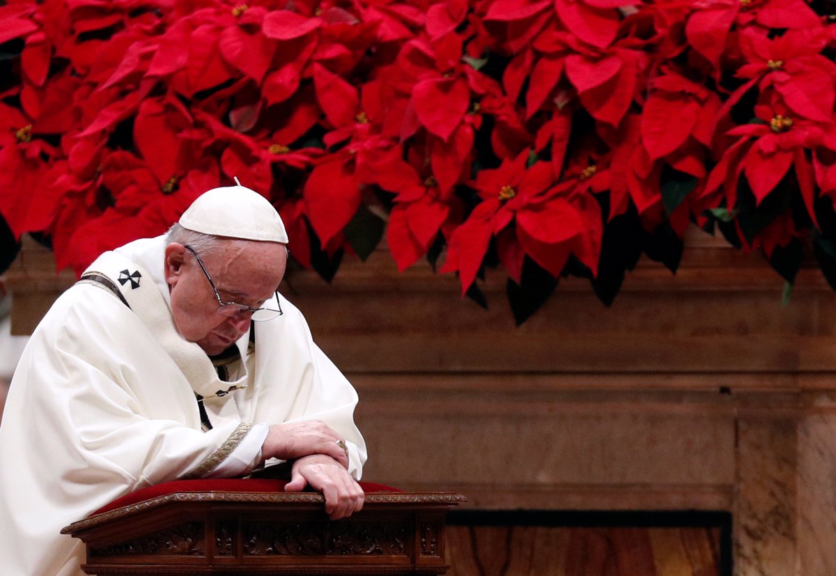 Papež je v polnočnici pozval proti nenasitnemu pohlepu in potrošništvu