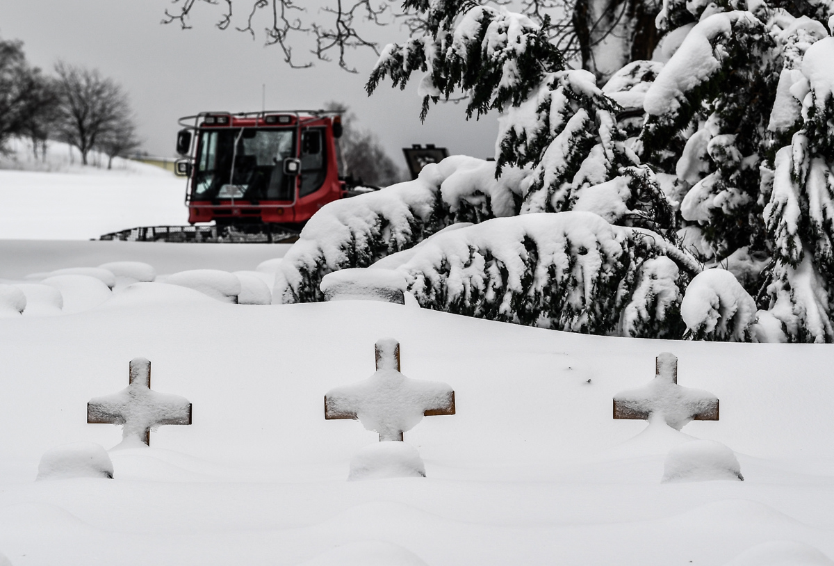 (FOTO in VIDEO) Snežna grozljivka pri naših sosedih