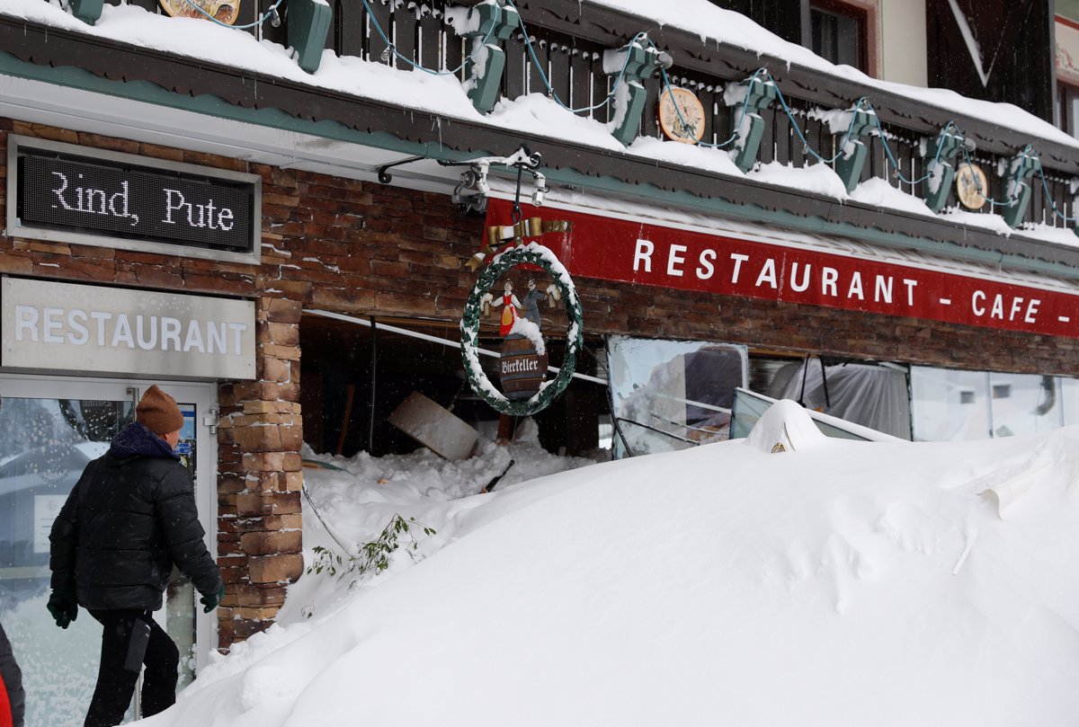 Avstrija pod snegom: Sreča v nesreči s snežnim plazom