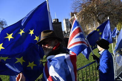 Blefiranje s slabimi kartami