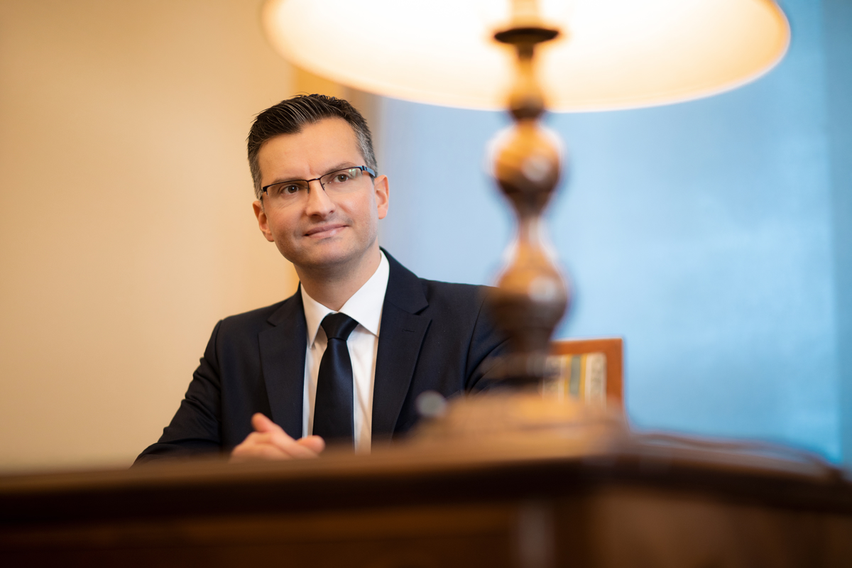 Vox populi: LMŠ med strankami prehitela SDS, Šarec med politiki Pahorja