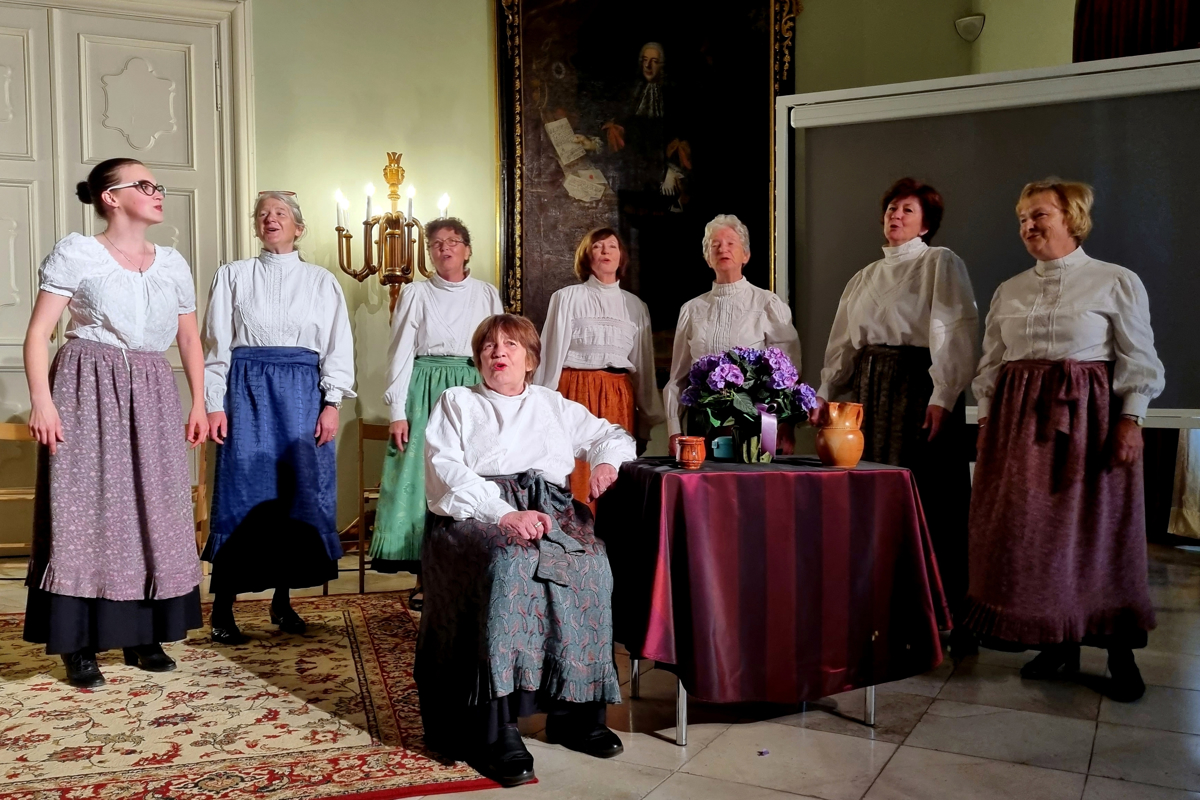 Vokalna skupina Kresnice ohranja slovenske pesmi: "V njih je zgodovina, ljudje, čustva, obredja."