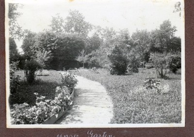 Iz sirotišnice so odhajali s solzami v očeh