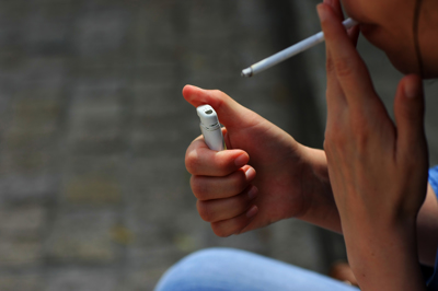 Mladostniki manj kadijo