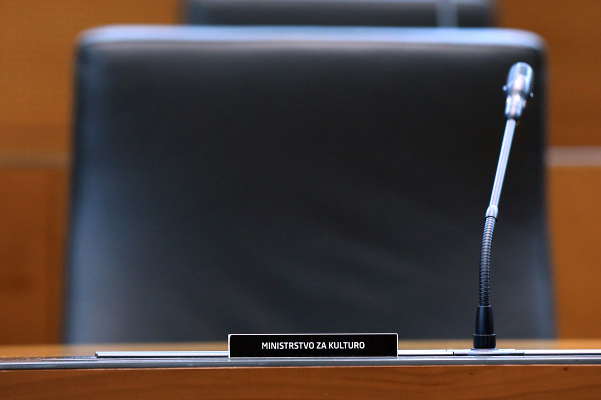 Iskanje novega ministra: Kdo bi lahko prevzel ministrstvo za kulturo?