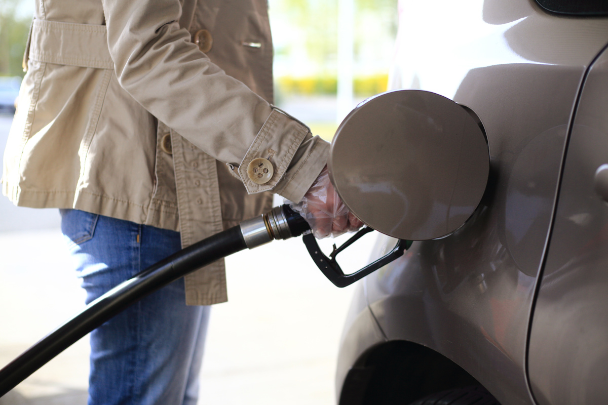 Od jutri spet občutno dražji dizel, višja tudi cena bencina