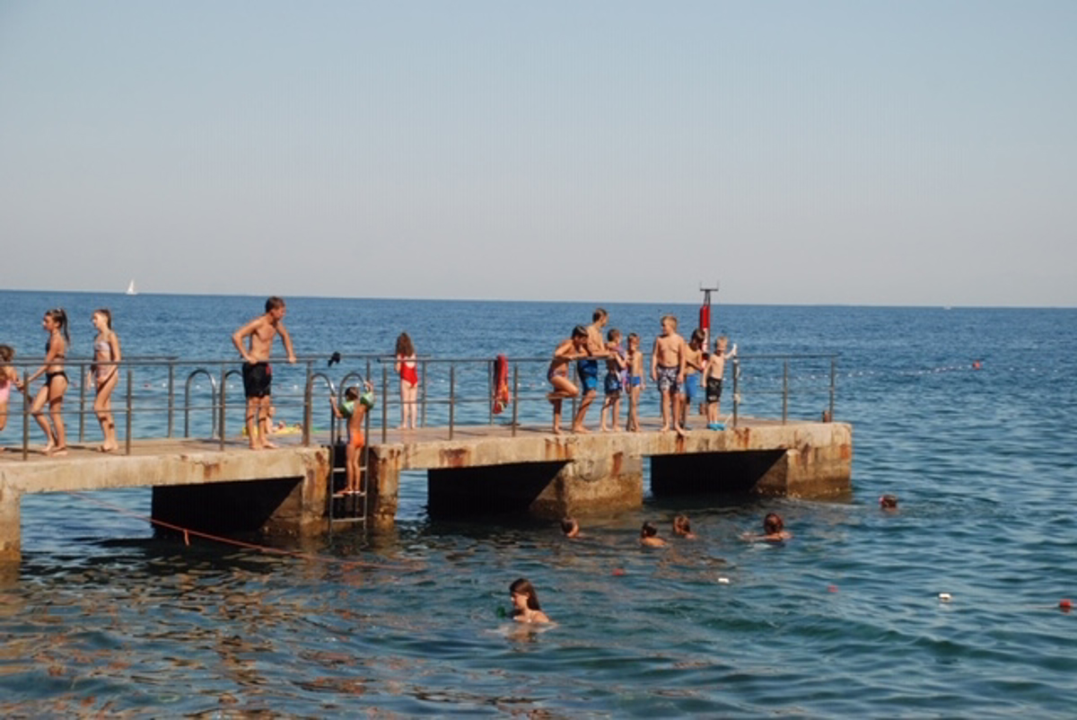 Pomagajmo otrokom iz socialno ogroženih okolij doživeti nepozabne počitnice