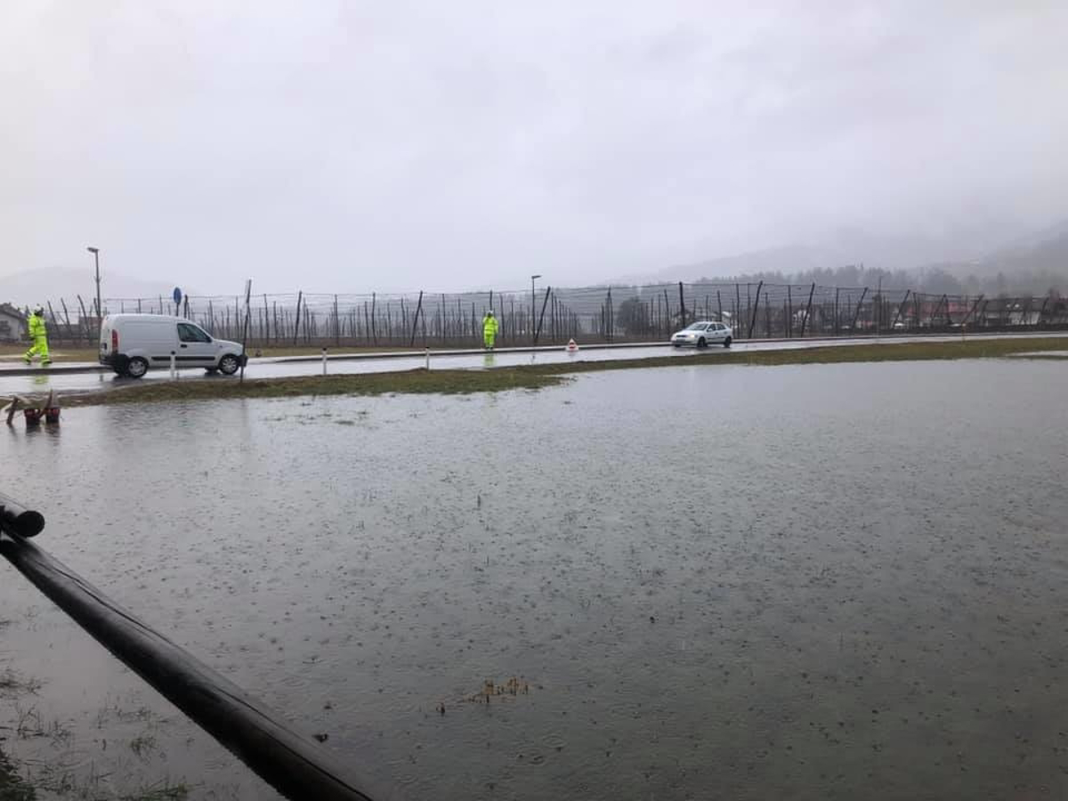 Poplave prizadele osrednji del BiH, odjuga povzroča težave tudi na Hrvaškem