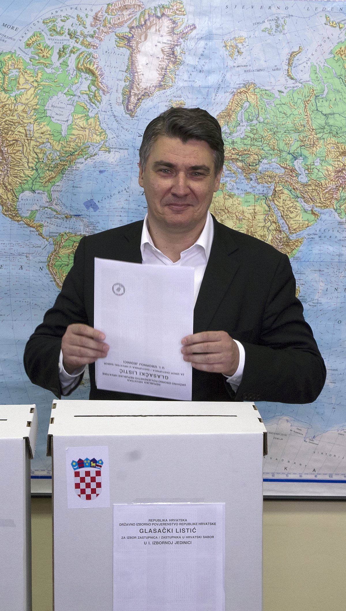 Hrvati čakajo: Se bo Zoran Milanović vrnil v politiko na predsedniških volitvah?